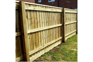 Fence rails secured to fence posts for popular fencing style 