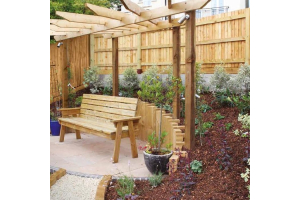 New garden makeover includes the practical, but attractive, featheredge fence